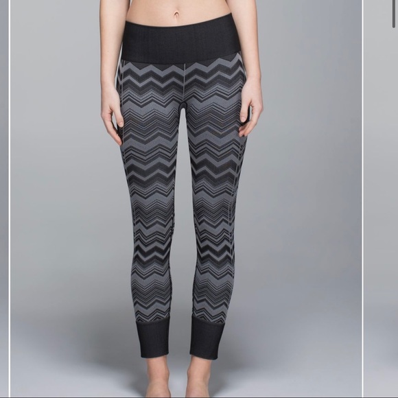 Lululemon Chevron Ebb to Street Legging. Gray. - Picture 2 of 12